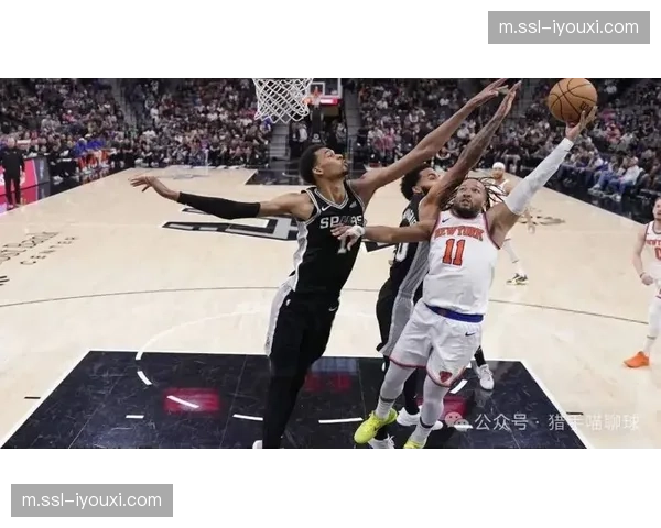 马刺11连胜遭尼克斯终结 西部第二位置仍稳固但势头受阻 马刺11连胜遭尼克斯终结 西部第二位置仍稳固但势头受阻
